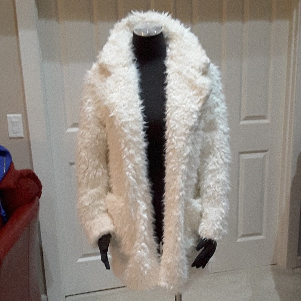 LEVERICK Super Soft Teddy Bear Ivory Faux Fur Open Front Coat Sizes Sm & Md NWT - Picture 1 of 8
